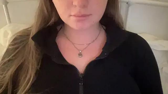 KaraLeee on StripChat 