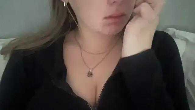 KaraLeee on StripChat 