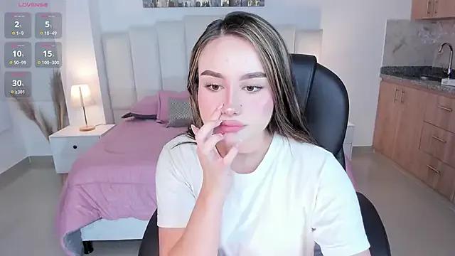 Kate_rous — play clit + naked
