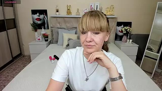 KattyPeachX on StripChat 