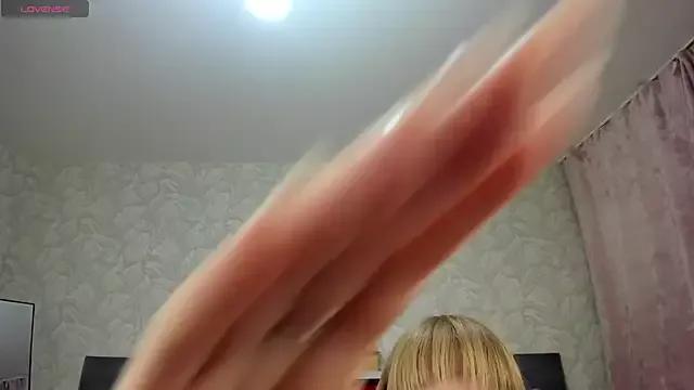 KattyPeachX on StripChat 