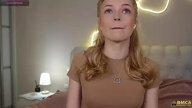 kellypeachcake on StripChat 