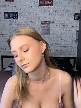 Kiki_Stacy on StripChat 