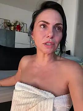 KimKelly13 on StripChat 