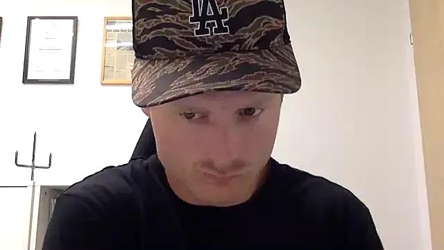 Kingmangy — Live cum show !!!