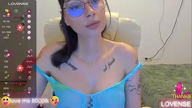 kissnicol32 on StripChat 