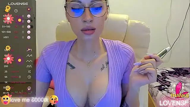 kissnicol32 on StripChat 