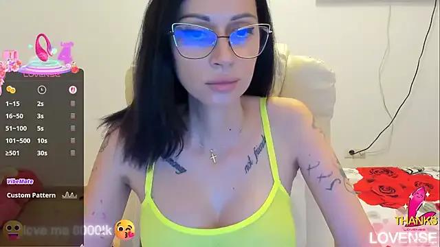 kissnicol32 on StripChat 