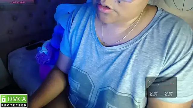 KittyHot20 on StripChat 