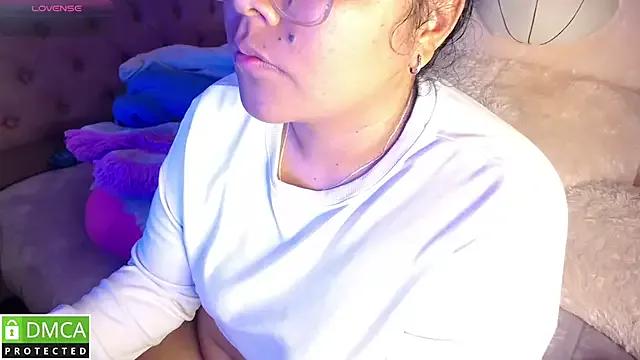 KittyHot20 on StripChat 