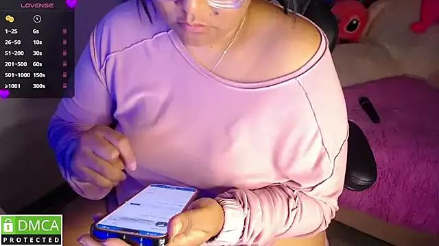 KittyHot20 on StripChat 