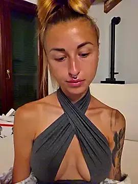 kylie_blck — Pussyfingering+1Surprise Video