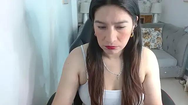 laura_sweetth on StripChat