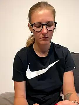 LauraLuxxx on StripChat