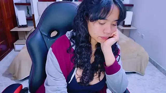 laureentt_ on StripChat