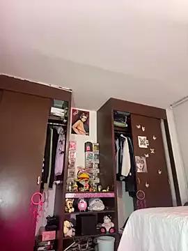 lauuraww on StripChat 