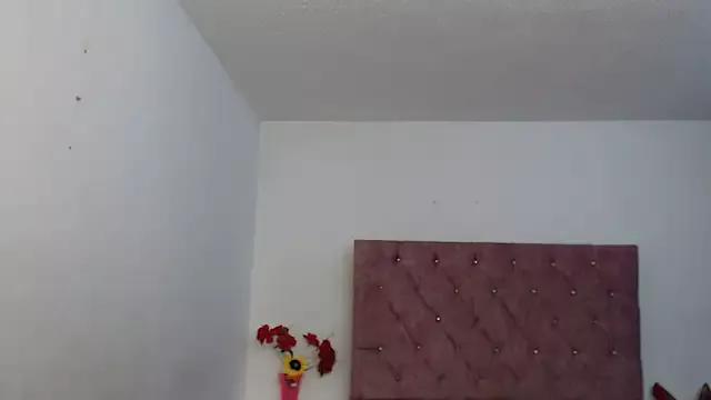 Leslylove26 on StripChat 