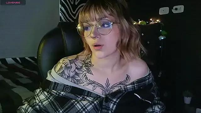 LessBoobs_gh on StripChat 