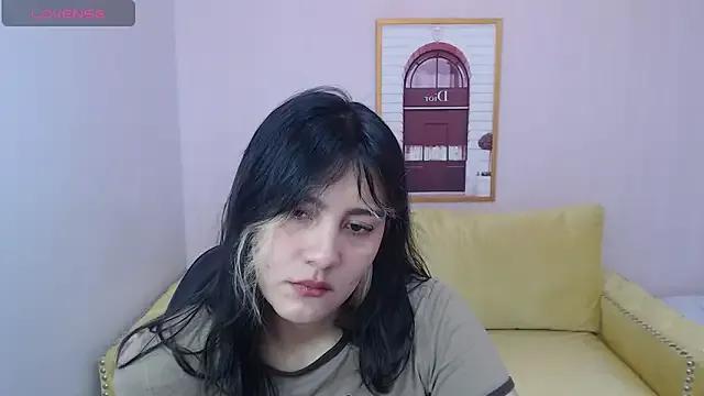 Lia_hank13_ch on StripChat