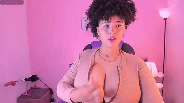 liaamoretz on StripChat 