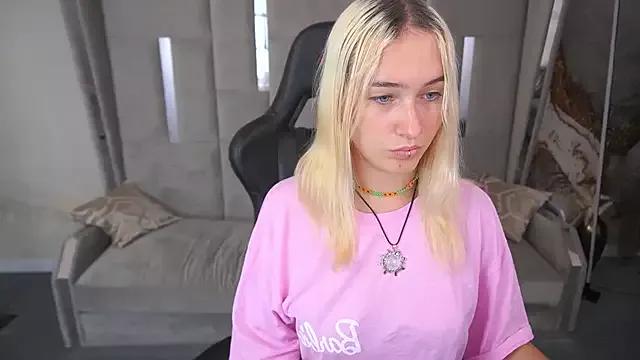 LilElfie on StripChat 