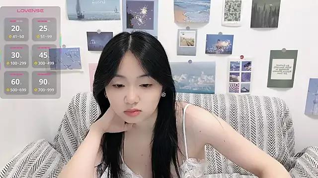 LiLiYbaby on StripChat