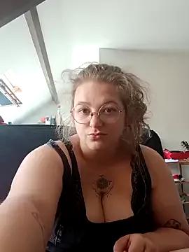 LilouCuriosity on StripChat 