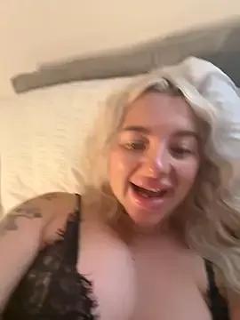 Lily-Lovexox on StripChat 