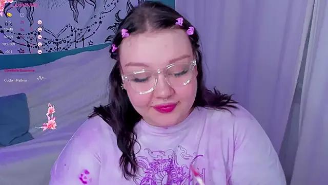 LilyBelll on StripChat 
