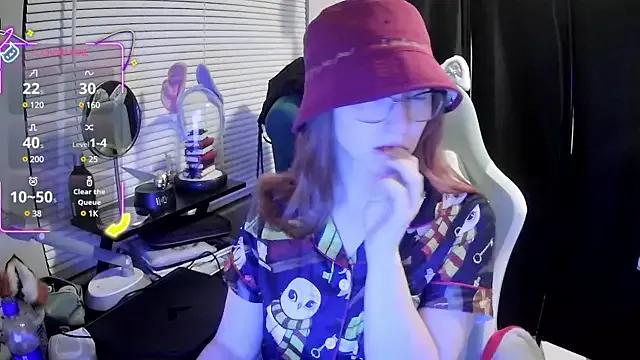 LilyFoxxx on StripChat 
