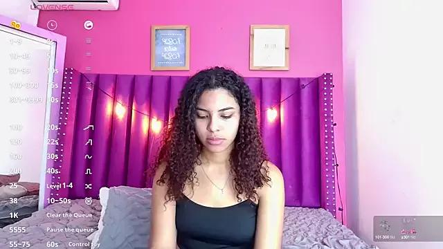 littleebonny on StripChat 