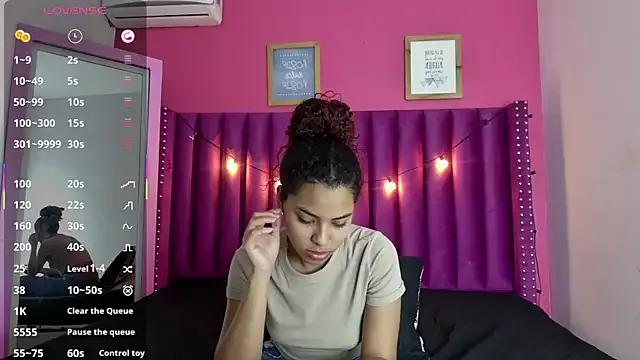 littleebonny on StripChat 