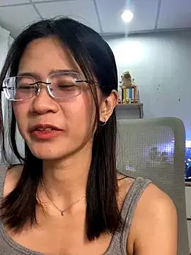 littlemiilk on StripChat 