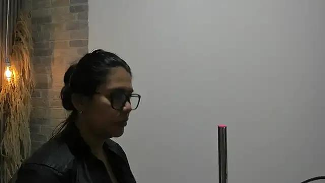 Lizz-Deepthroat on StripChat