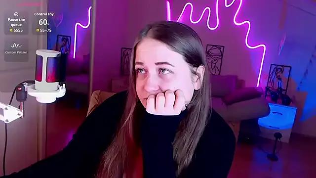 LizzyShine on StripChat 