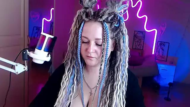 LizzyShine on StripChat 