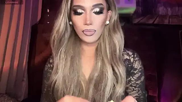 Lo_la_69 on StripChat 