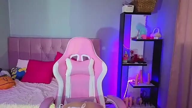 LoaLuxury on StripChat 