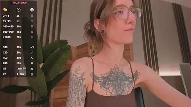 Lola_Missy on StripChat 