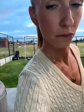 lola_tentatiion on StripChat 