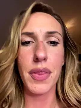 lola_tentatiion on StripChat 
