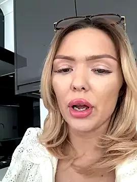 lolableux on StripChat 
