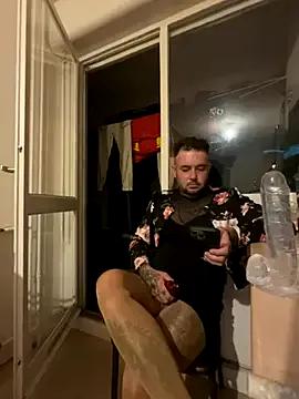 lope85540 — me gode devant la porte d'entre ouvert