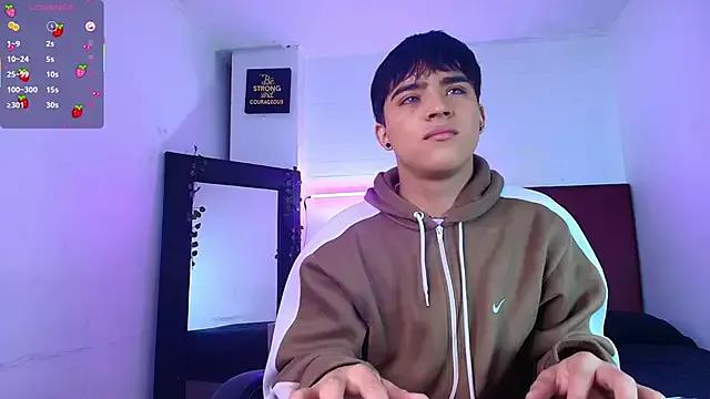 Lucass_love on StripChat