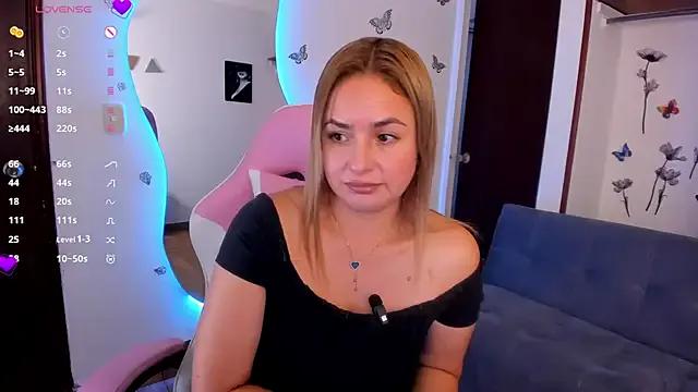 luciamature_ on StripChat