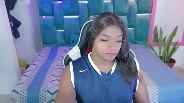 LuisaHottxx on StripChat