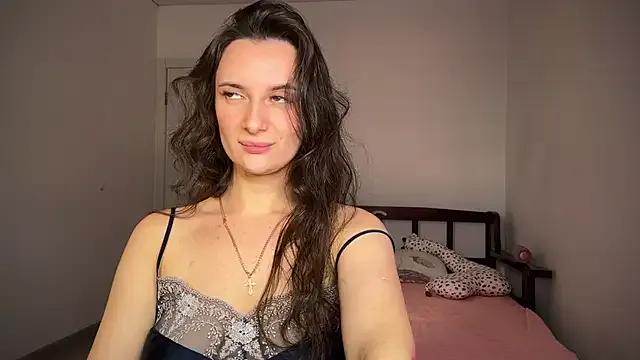 Luna_Raee on StripChat