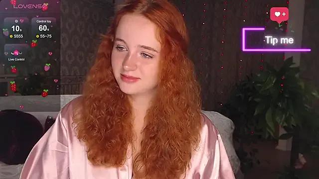 LunaSweet18 on StripChat
