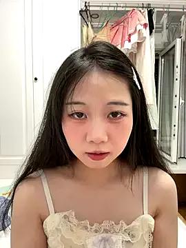 lura-10 on StripChat