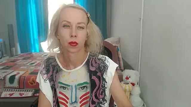 LuxuryNika on StripChat 